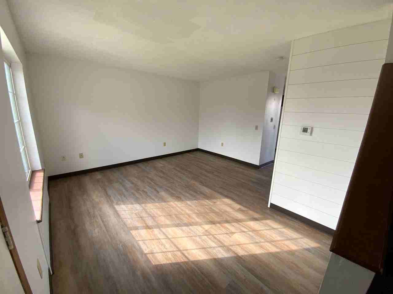 Hillcrest Apts - Photo 5 of 10