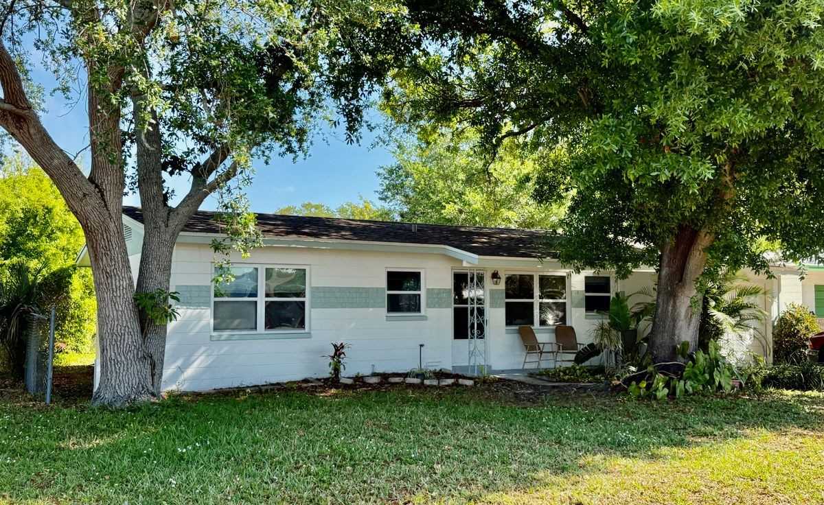 10189 106th Ter - Photo 2 of 21