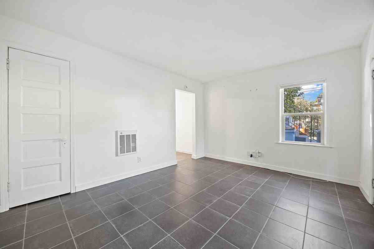 1816 Carleton St ##C - Photo 3 of 23