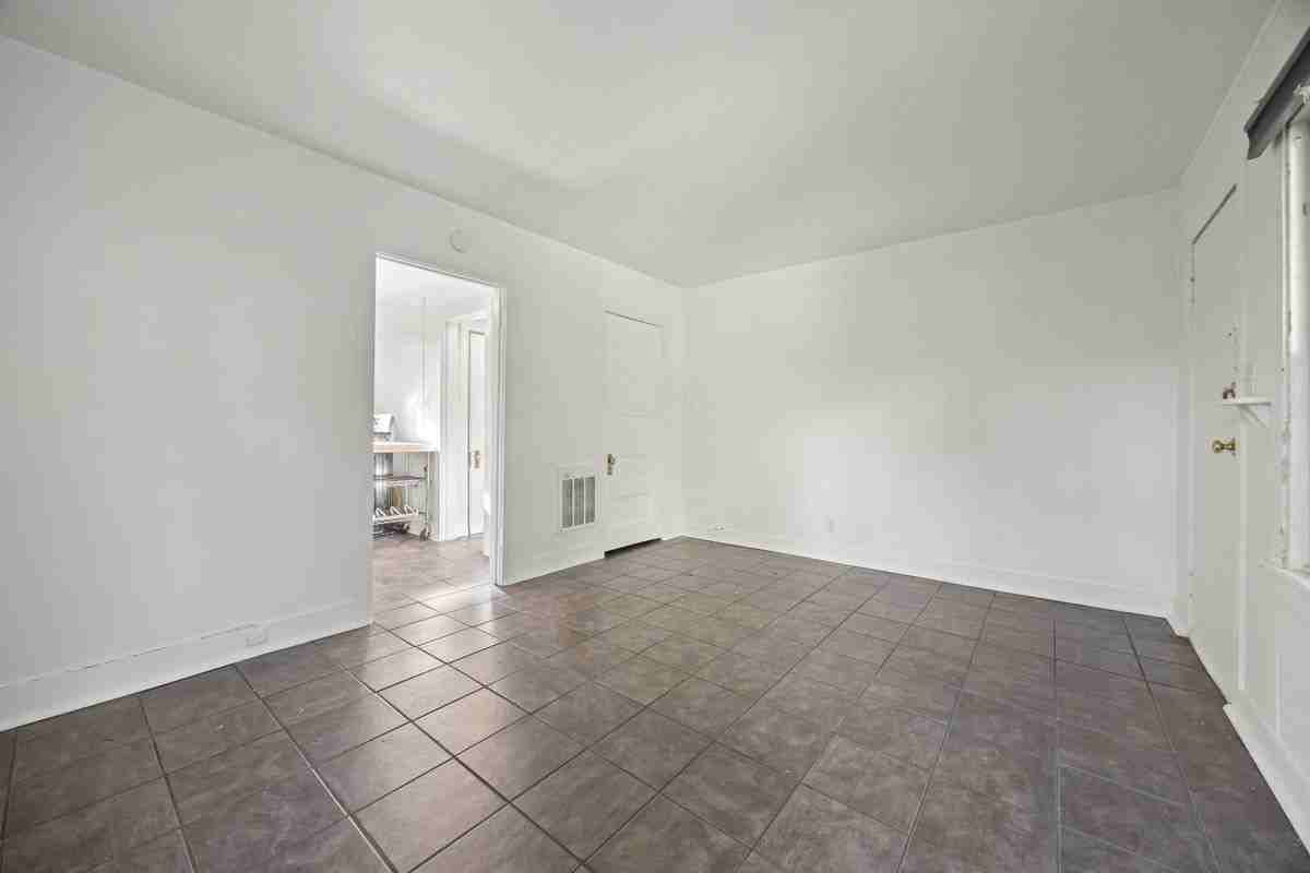 1816 Carleton St ##F - Photo 4 of 26