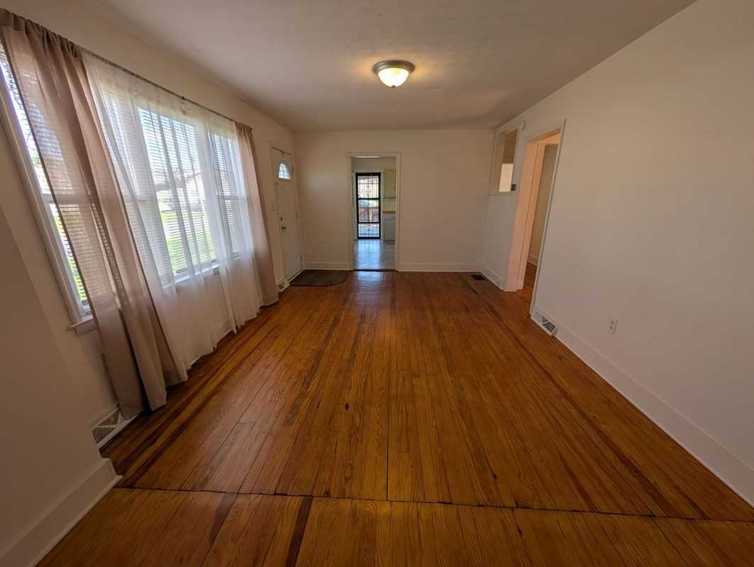 305 8th St - Photo 5 of 22