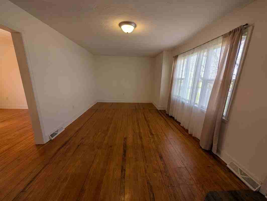 305 8th St - Photo 6 of 22