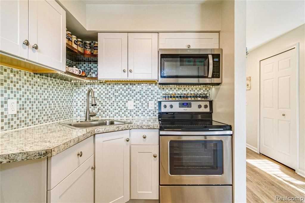 7187 Silver Lake Rd - Photo 2 of 10