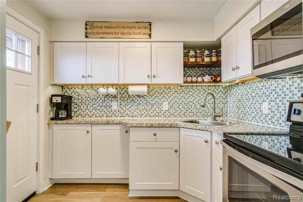 7187 Silver Lake Rd - Photo 3 of 10