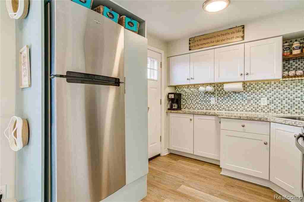 7187 Silver Lake Rd - Photo 4 of 10