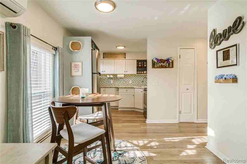 7187 Silver Lake Rd - Photo 5 of 10