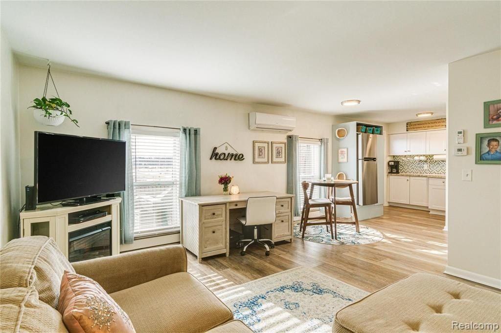 7187 Silver Lake Rd - Photo 6 of 10