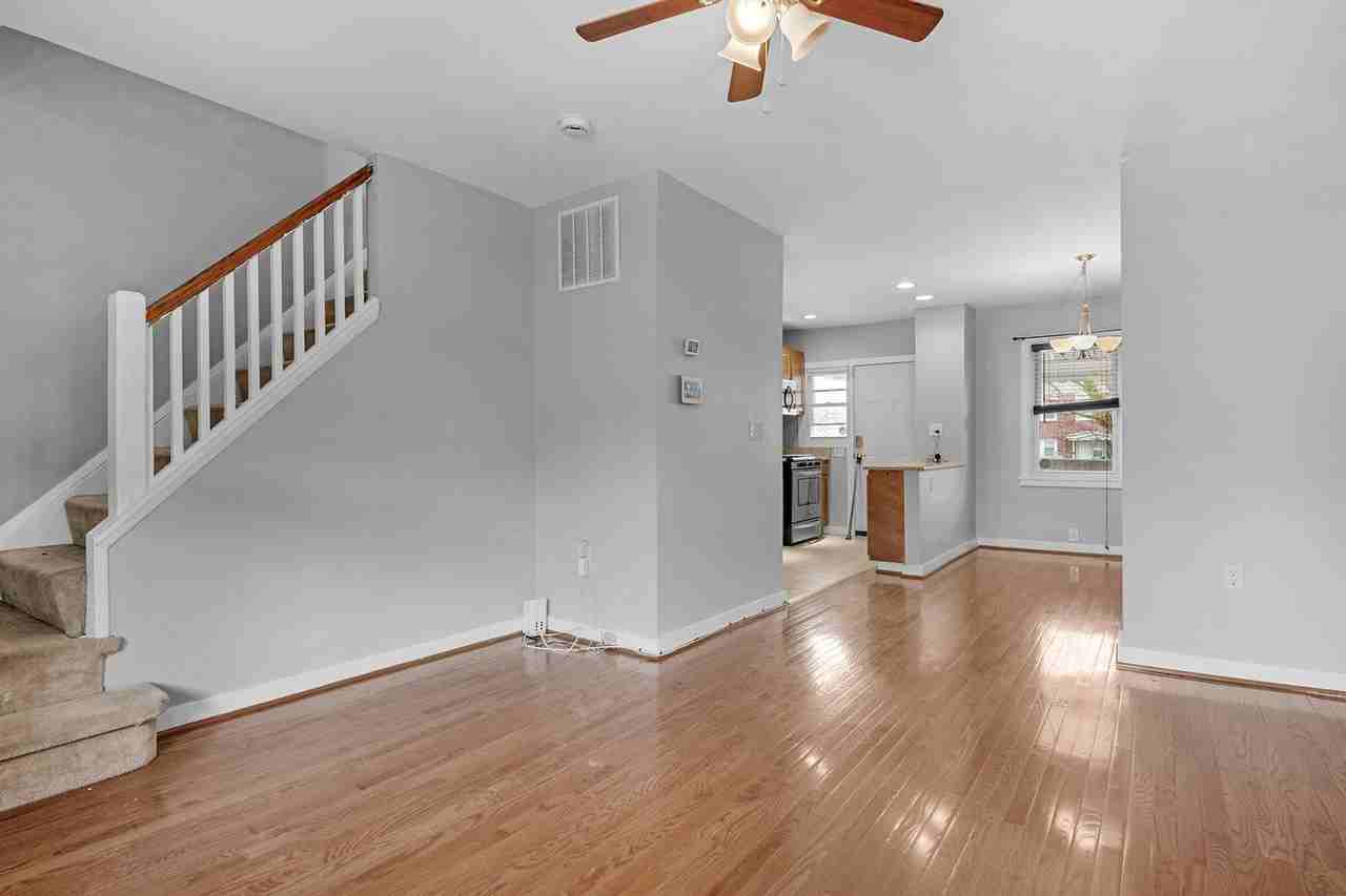 111 Upmanor Rd - Photo 3 of 34