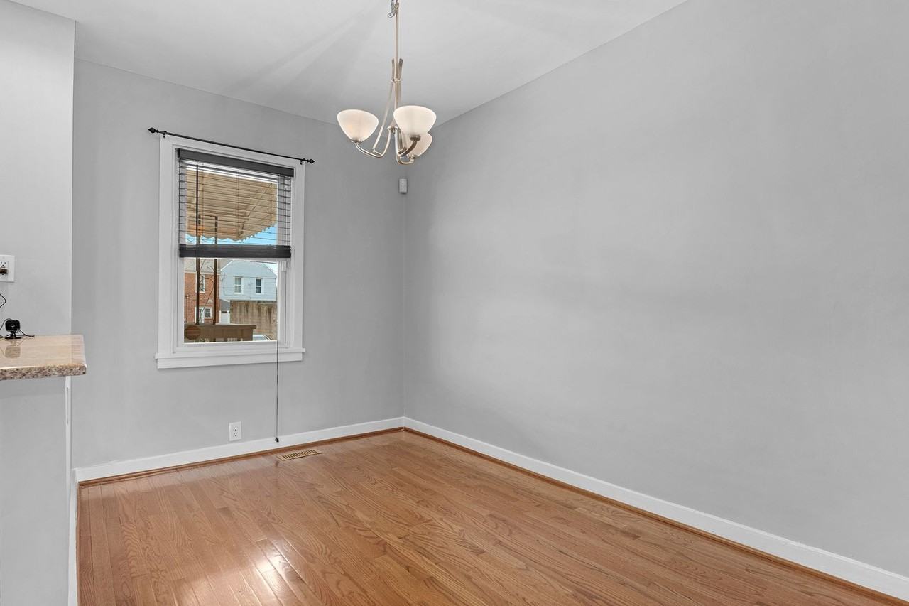 111 Upmanor Rd - Photo 7 of 34