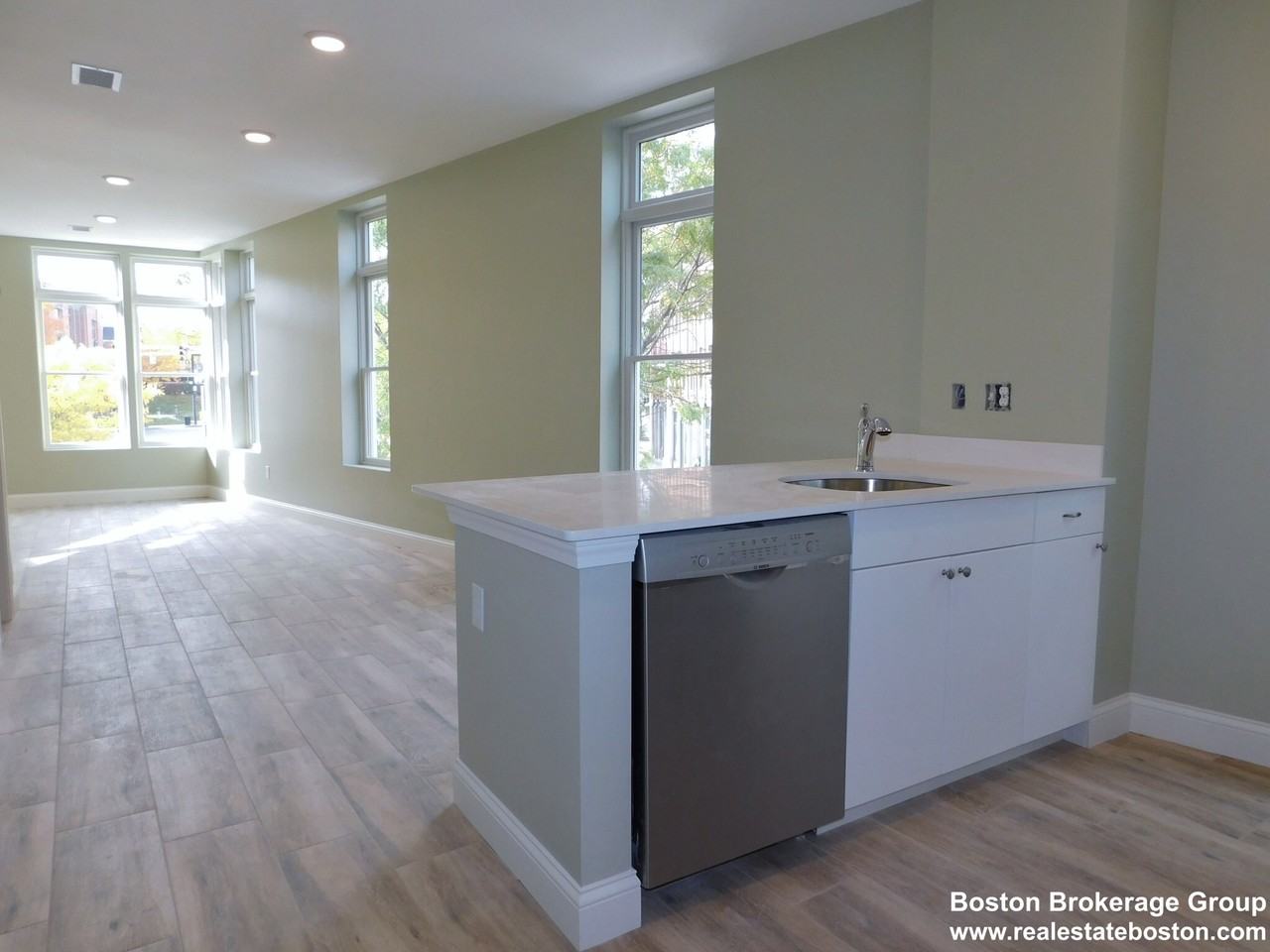 10 Roxbury St. - Photo 4 of 50