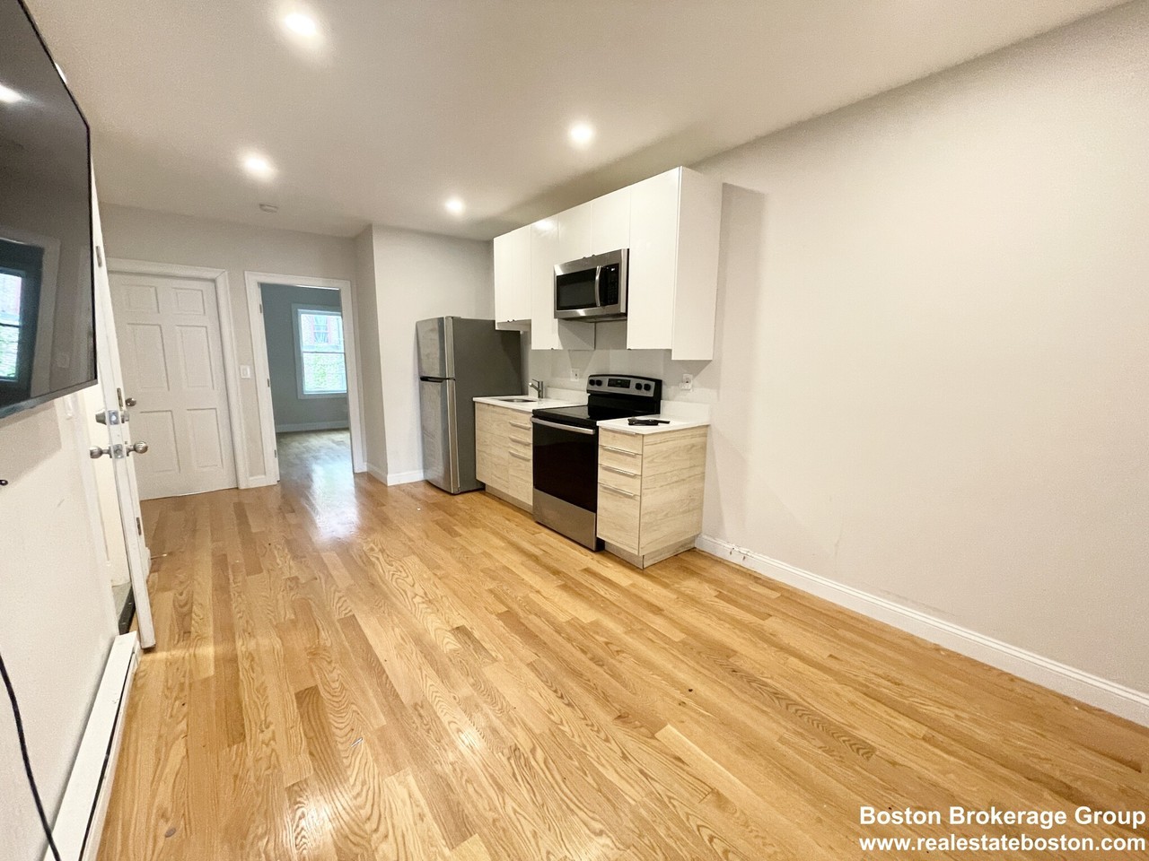 7 Warwick St #2 - Photo 3 of 13