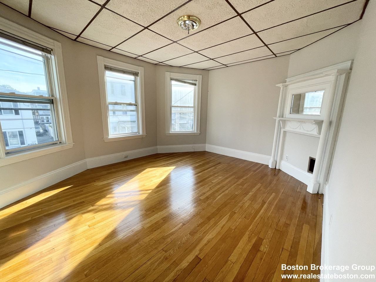 26 Harbor View St #2 - Photo 2 of 8