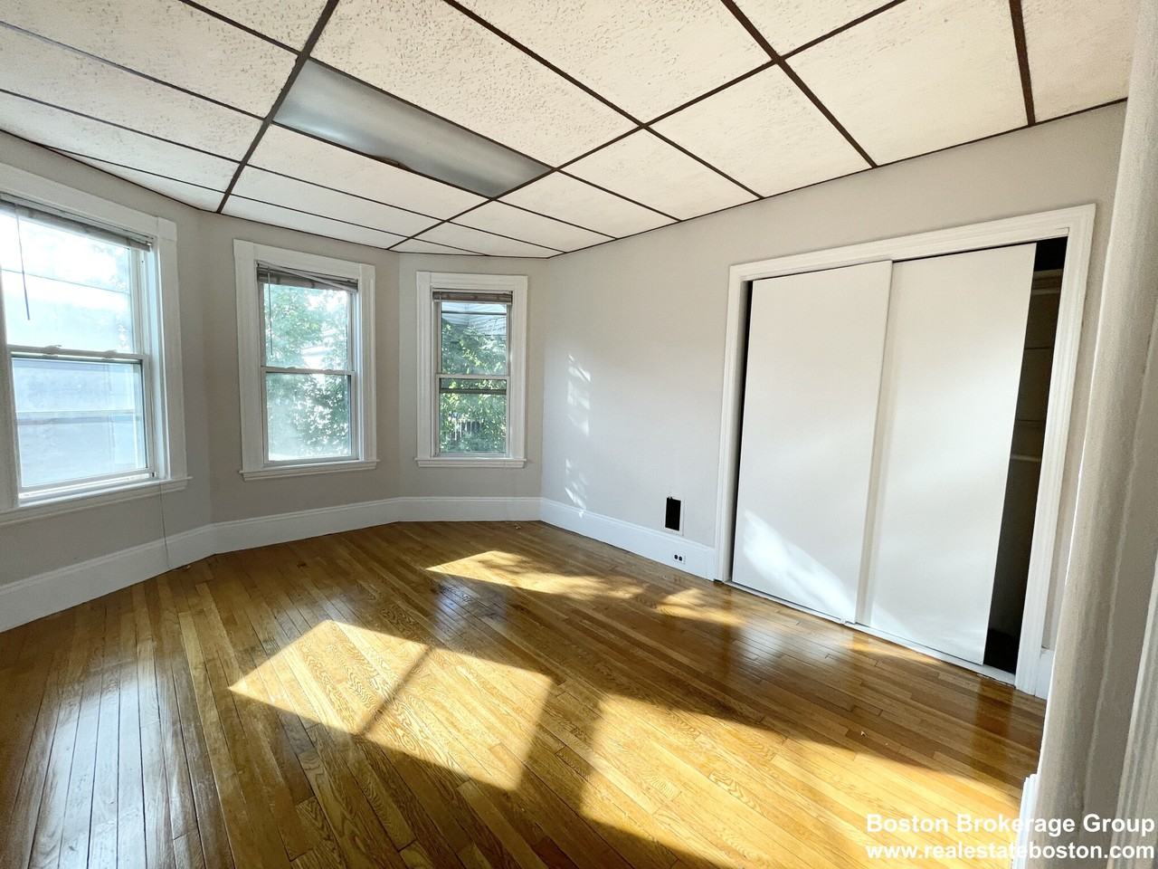26 Harbor View St #2 - Photo 5 of 8