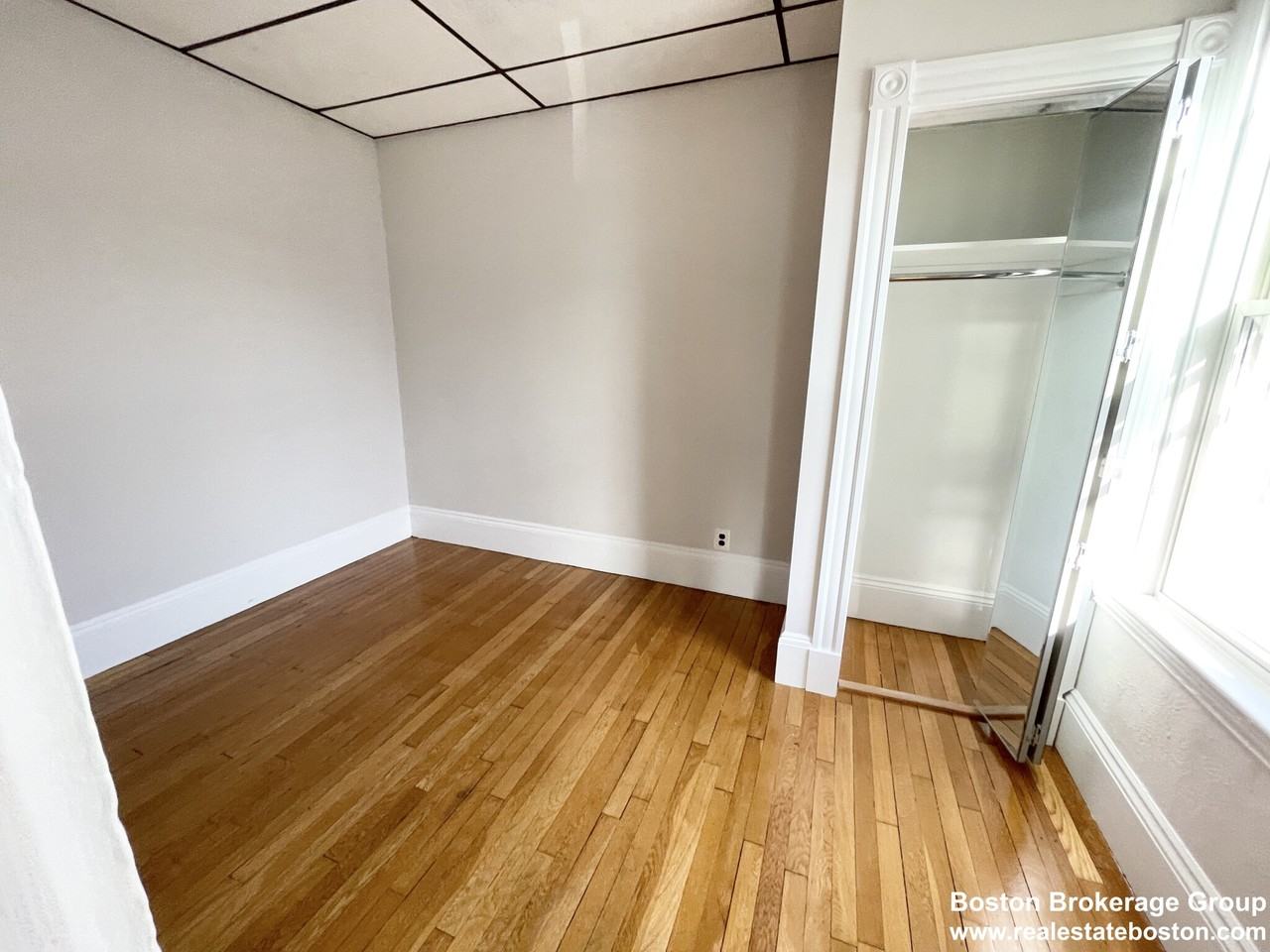 26 Harbor View St #2 - Photo 6 of 8