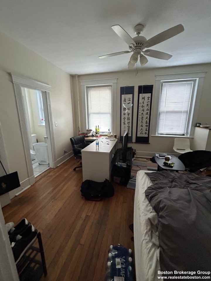 39 Hemenway St #16 - Photo 4 of 5