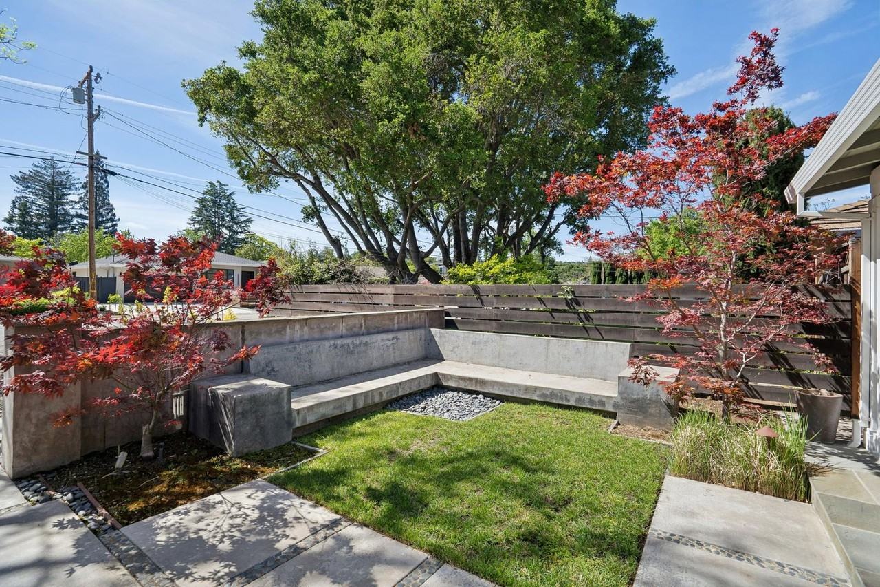 305 Langton Ave - Photo 3 of 50