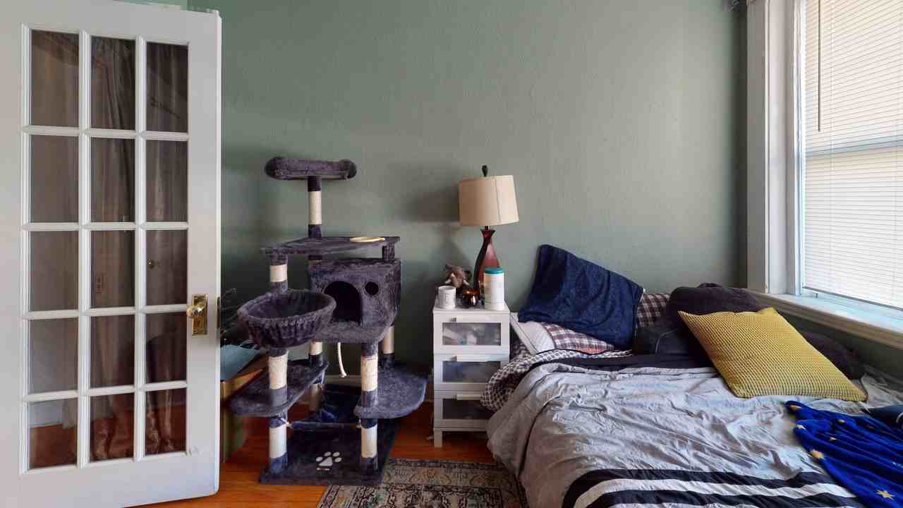 129 Chiswick Rd. - Photo 3 of 11