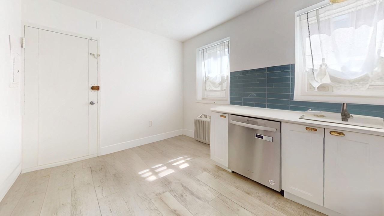 465 Arborway - Photo 2 of 10