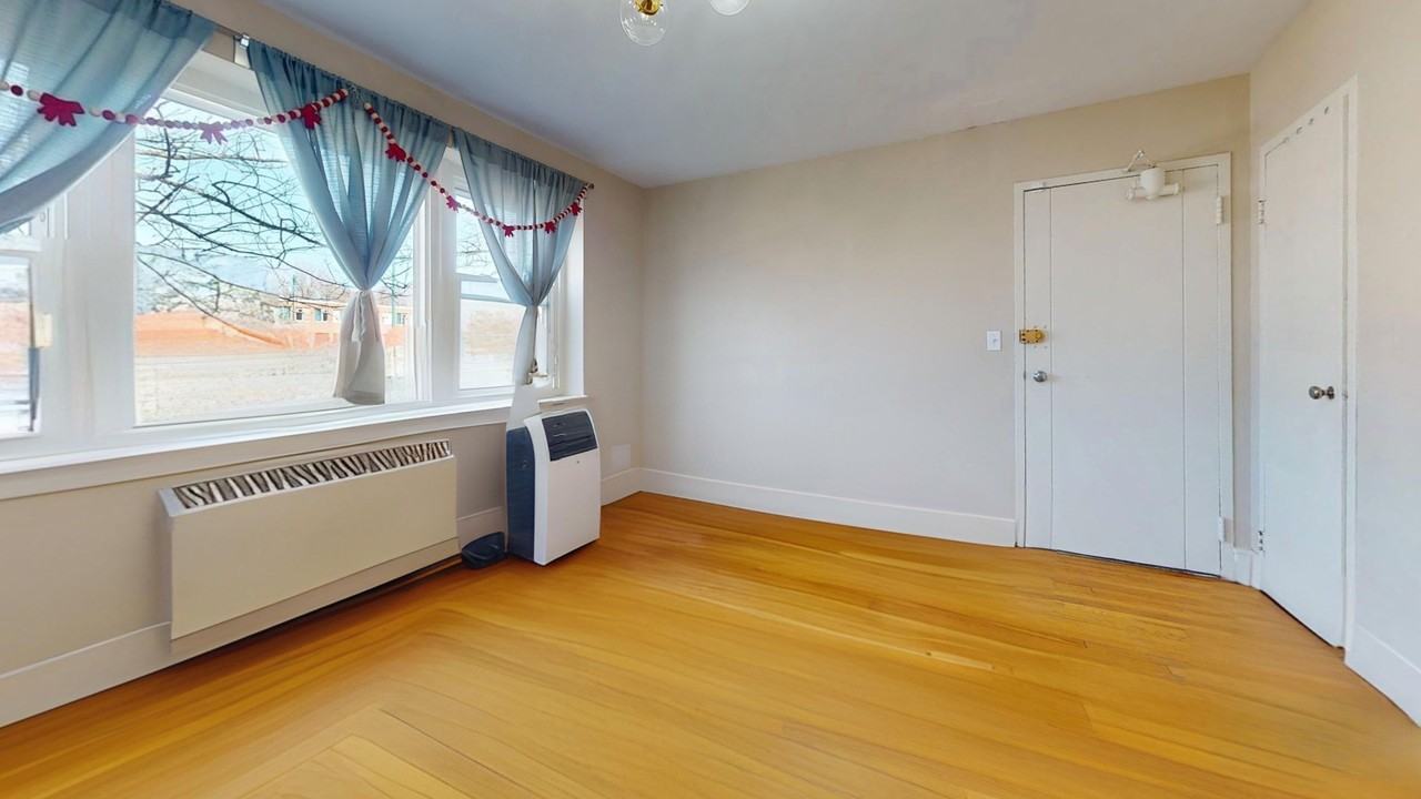 465 Arborway - Photo 3 of 10