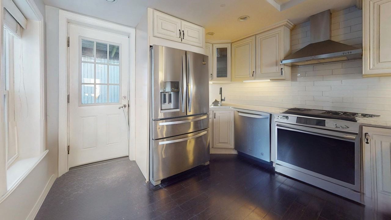 215 Bolton - Photo 2 of 13