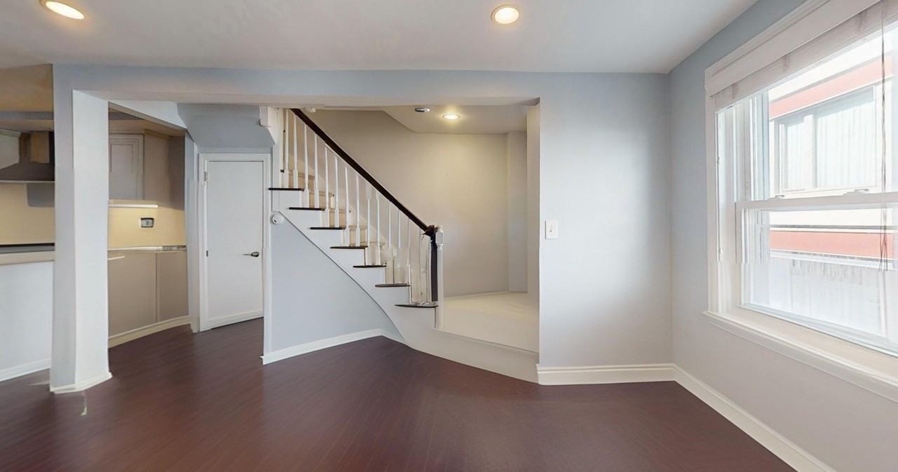 215 Bolton - Photo 3 of 13