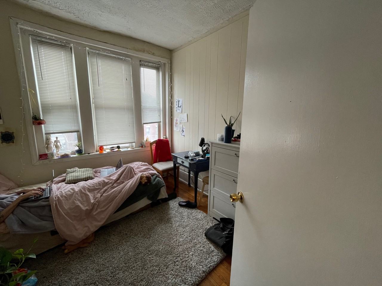 881 Huntington Ave. - Photo 2 of 30