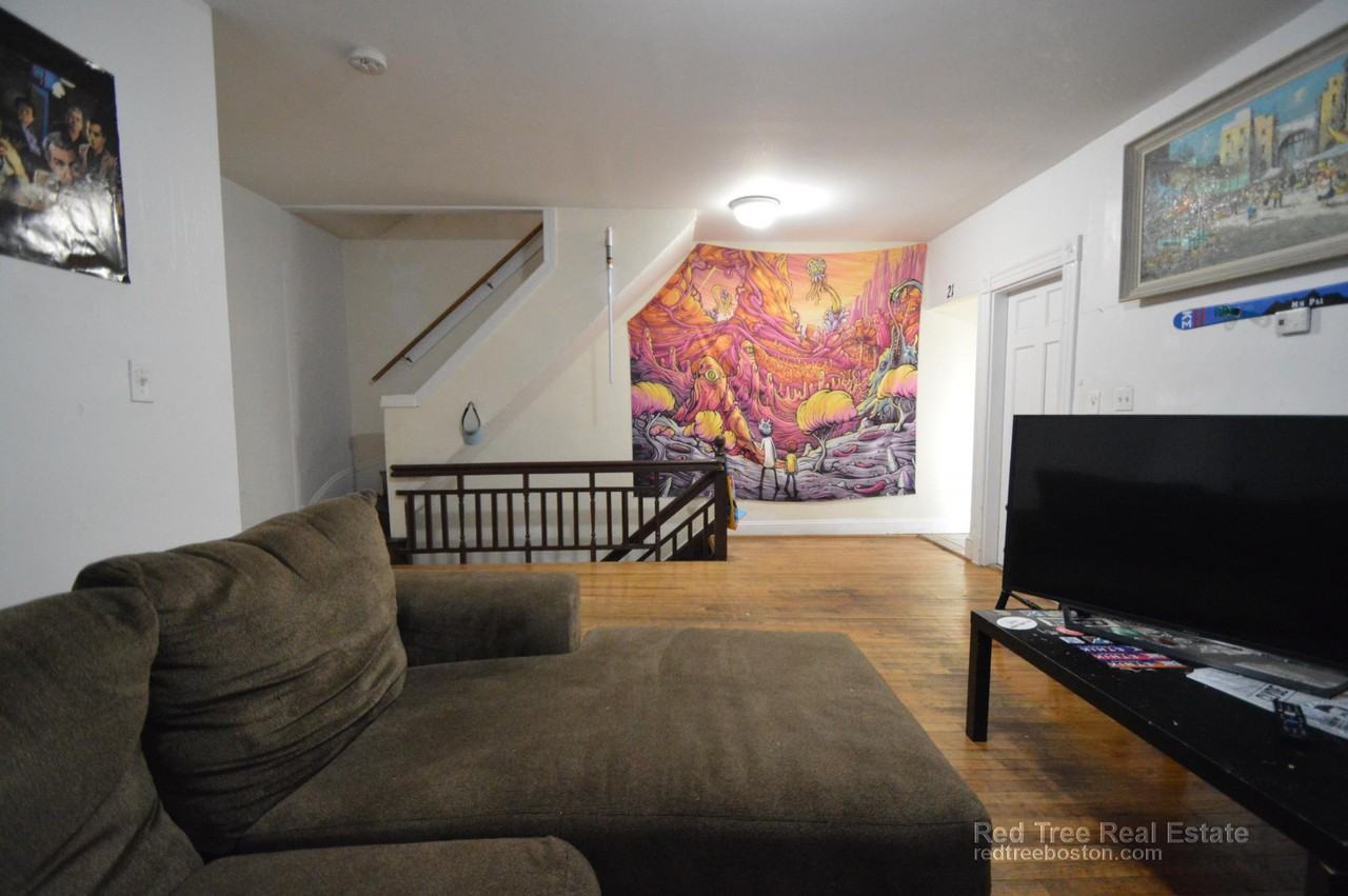 21 Pratt St #2 - Photo 4 of 10