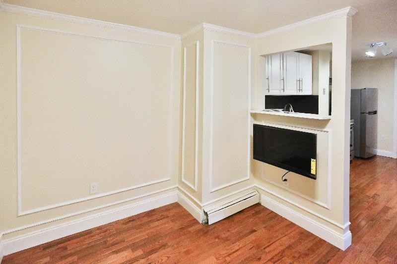 238 Everett St. - Photo 3 of 16