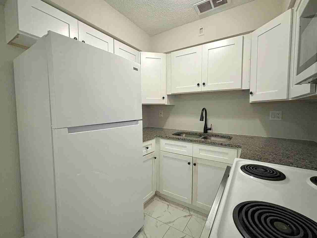 105 S Spring Blvd - Photo 5 of 8