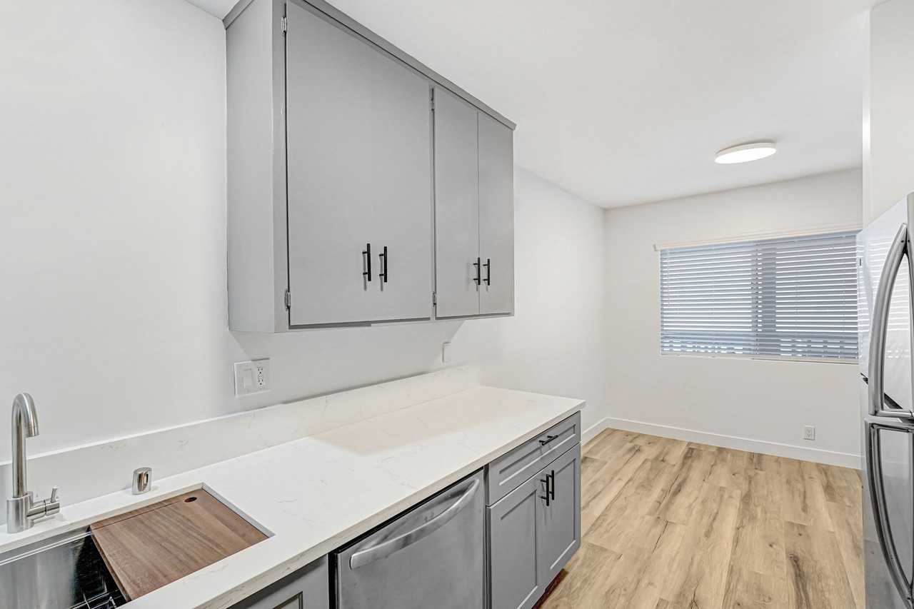 847 6th St in Santa Monica - Photo 2 of 5