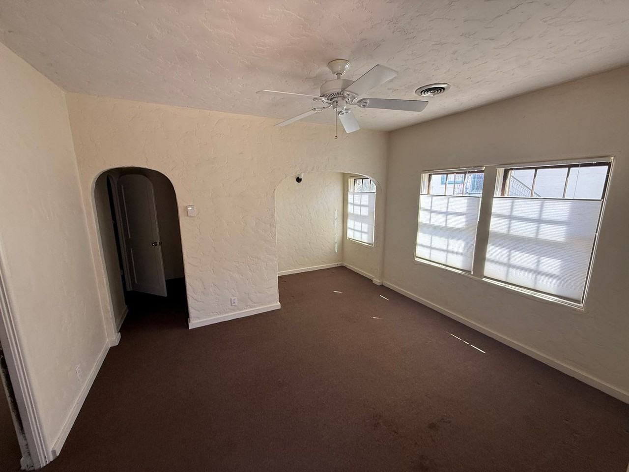 204 W Market St - Photo 2 of 5