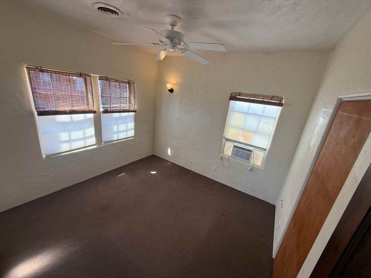 204 W Market St - Photo 4 of 5