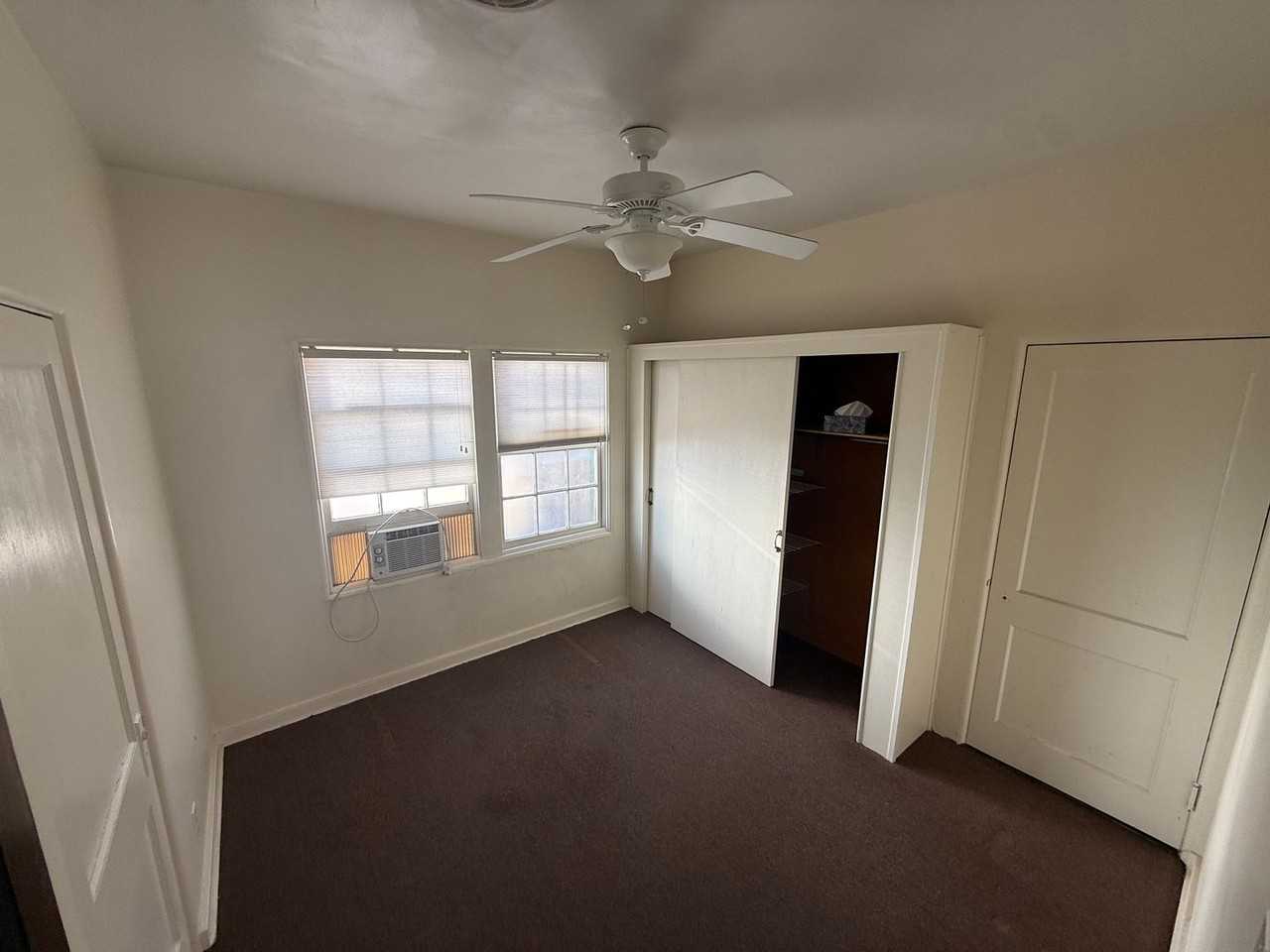 204 W Market St - Photo 5 of 5