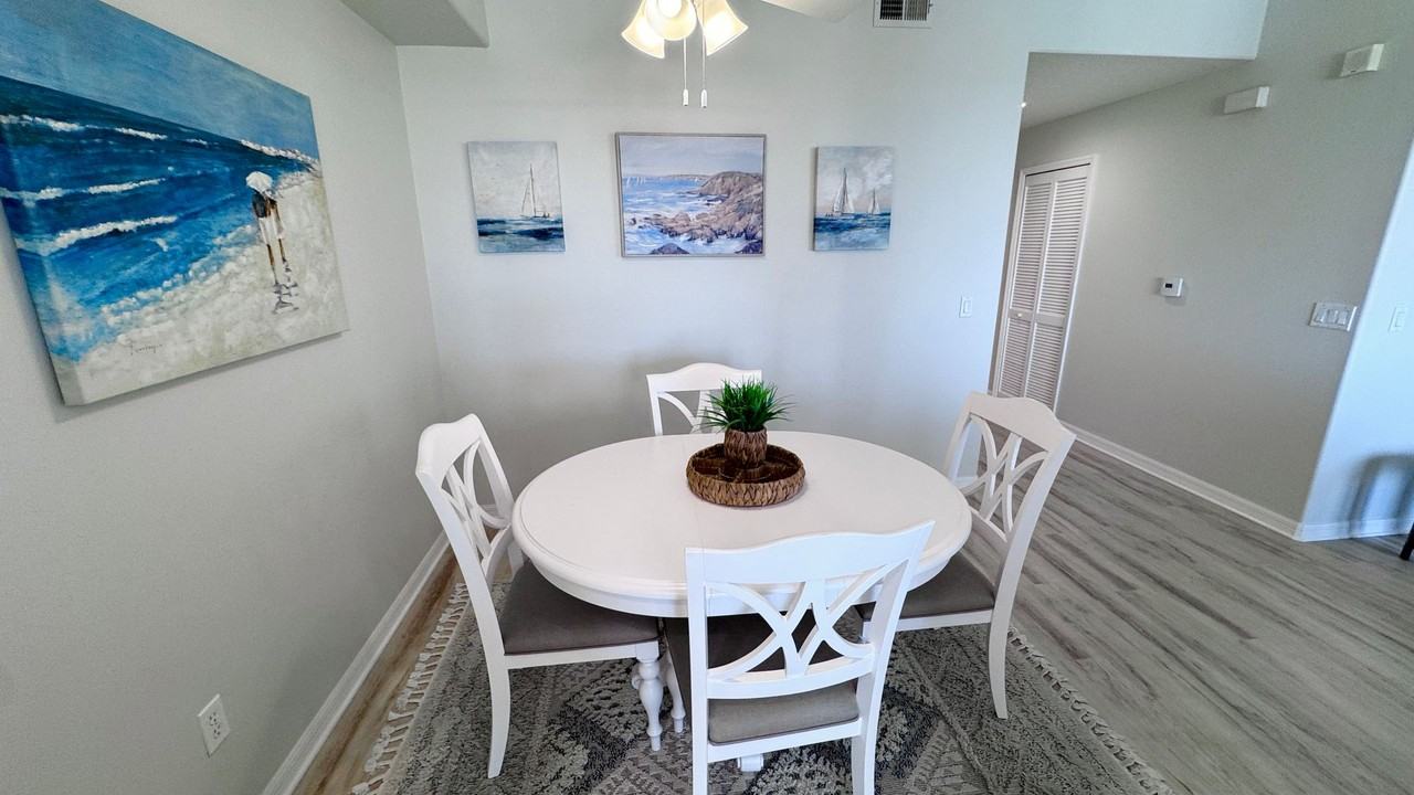 6828 Toland Dr - Photo 6 of 33