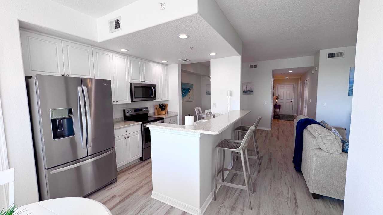 6828 Toland Dr - Photo 3 of 33
