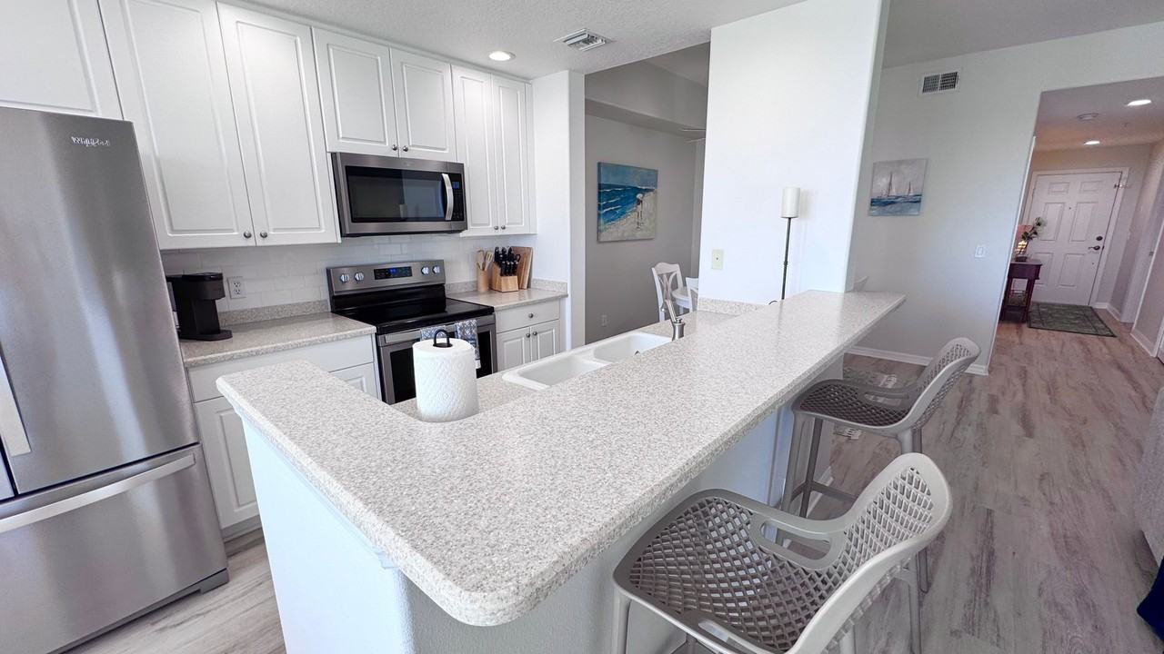 6828 Toland Dr - Photo 4 of 33