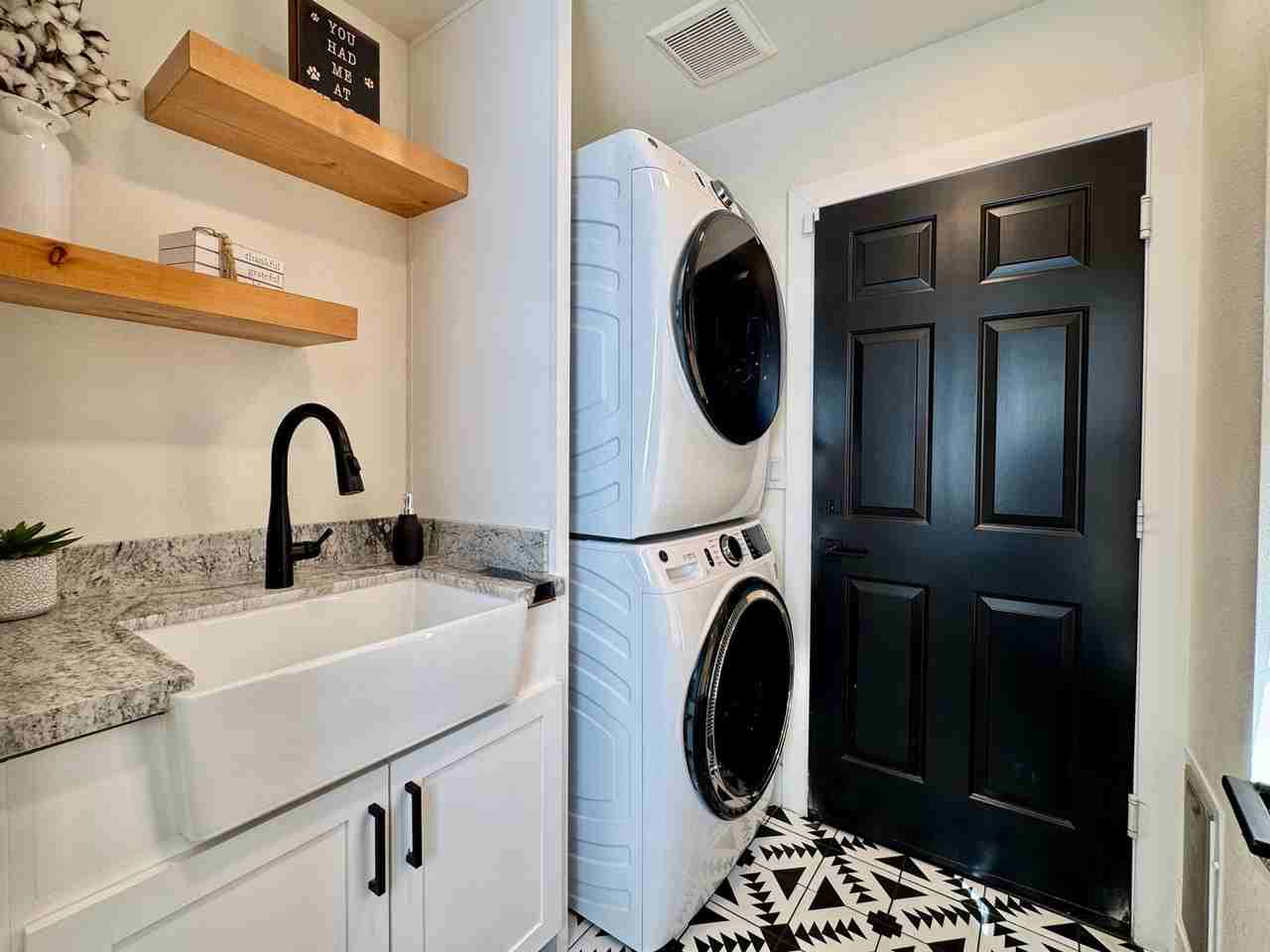 5269 Crooked Valley Dr - Photo 4 of 25