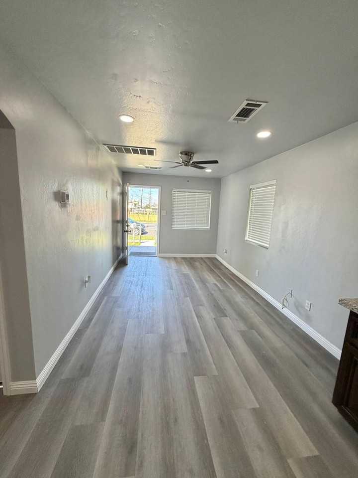 1116 9th Ave - Photo 2 of 8