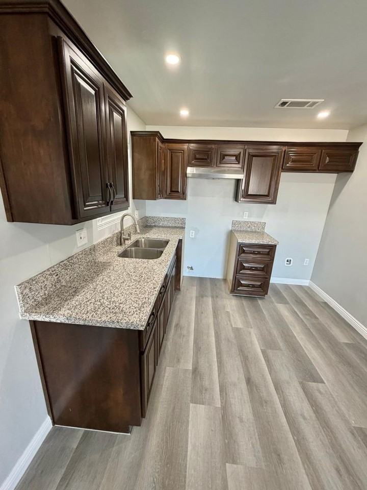 1116 9th Ave - Photo 3 of 8