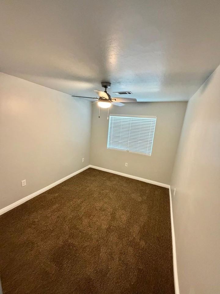 1116 9th Ave - Photo 6 of 8