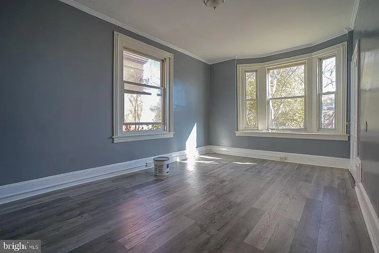 4900 Penn St - Photo 2 of 12