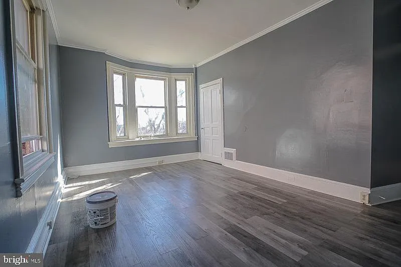 4900 Penn St - Photo 3 of 12