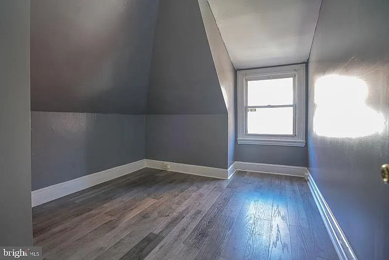 4900 Penn St - Photo 6 of 12