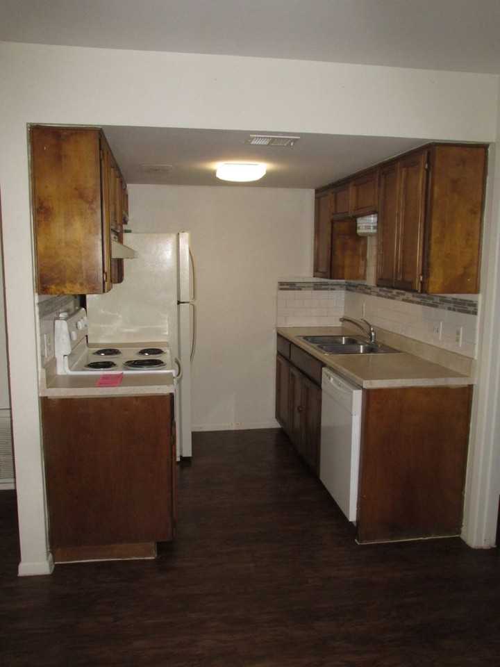 5735 Crestmore Dr - Photo 4 of 5