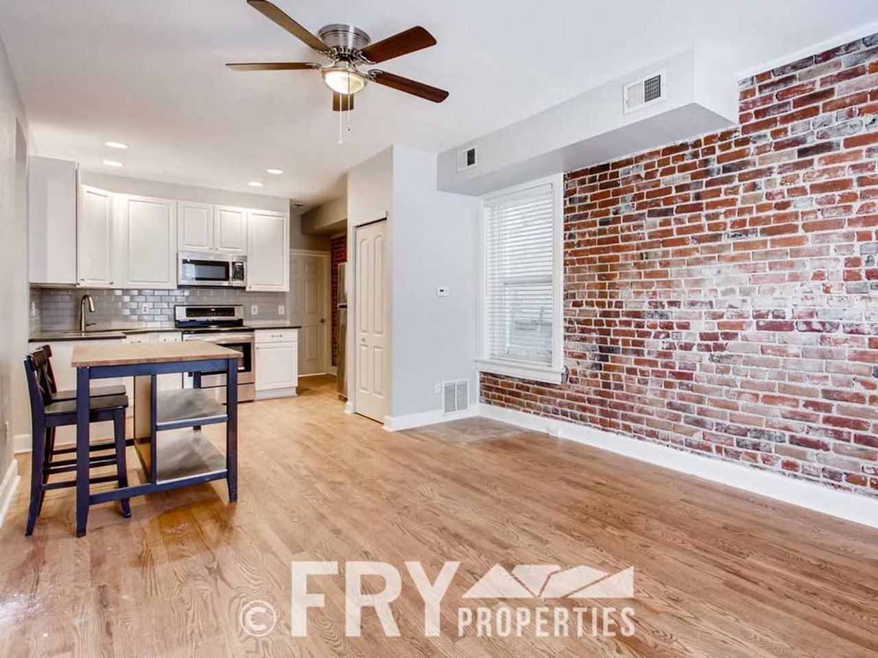 610 N Logan St - Photo 3 of 11