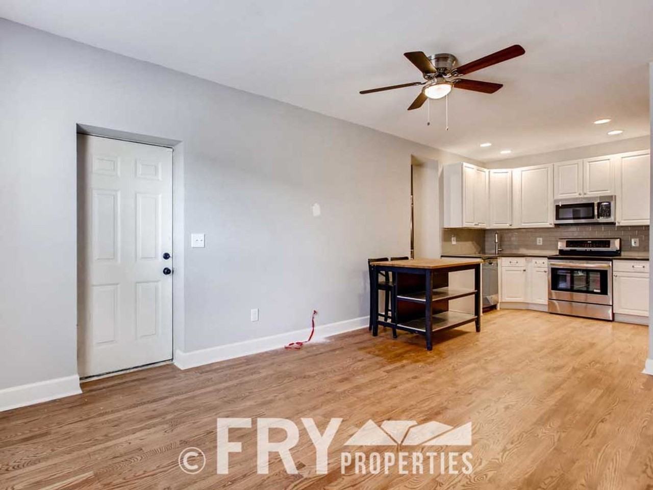 610 N Logan St - Photo 4 of 11