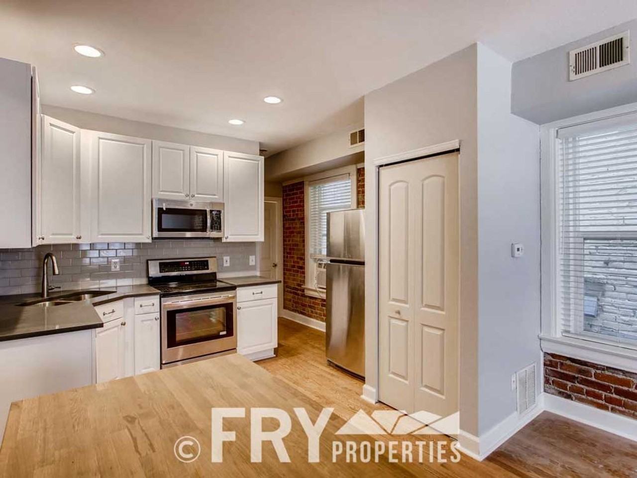 610 N Logan St - Photo 6 of 11