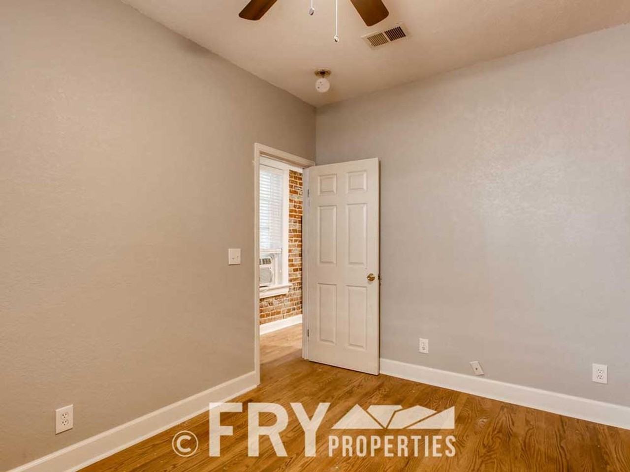 610 N Logan St - Photo 7 of 11