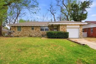 7006 Nw 60th St - Photo 1 of 1