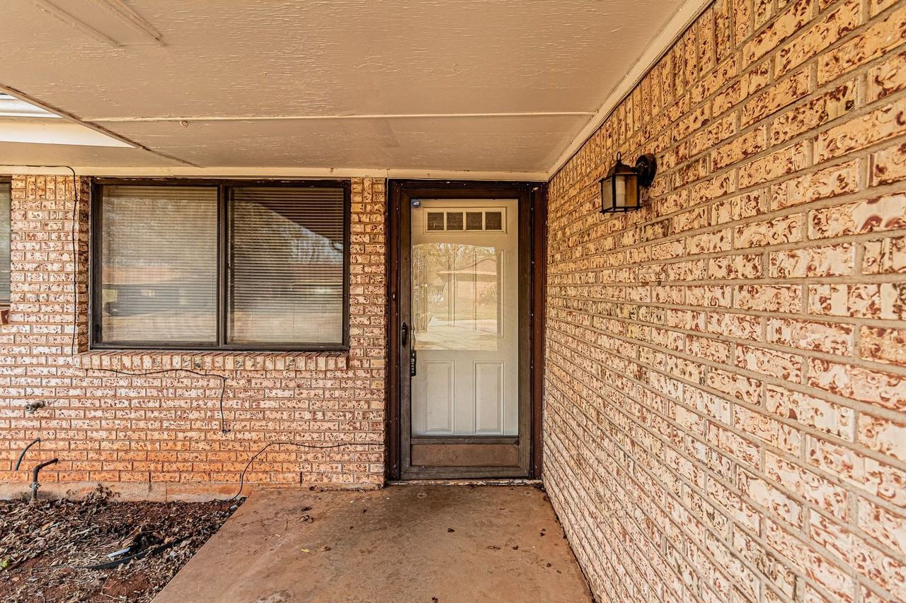 3300 Chetwood Dr - Photo 6 of 45